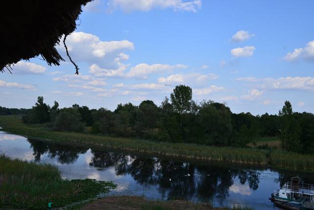 A large body of water

Description generated with very high confidence